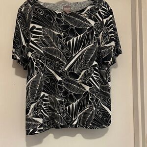 Chico's off the rack Monochrome Leaf Pattern Short Sleeve Top